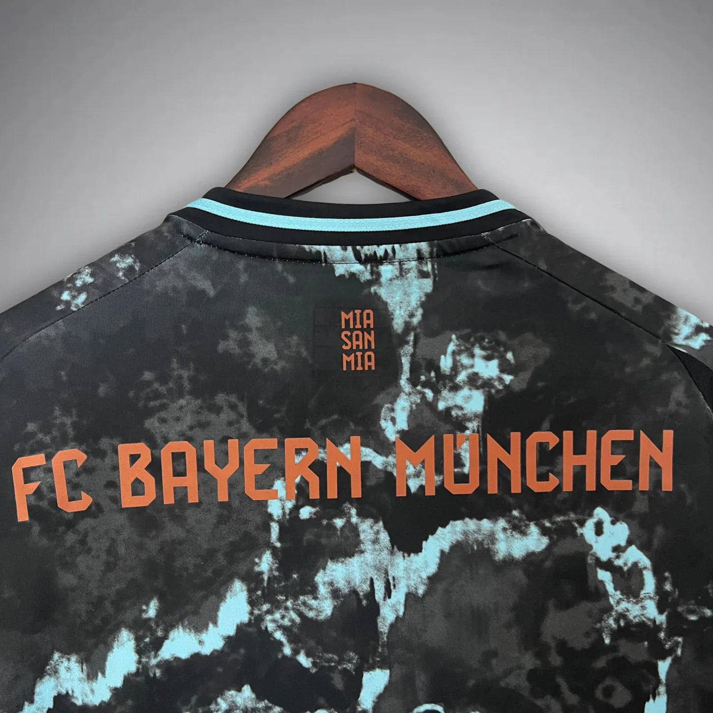 Bayern München 24/25 Premium Away Kit