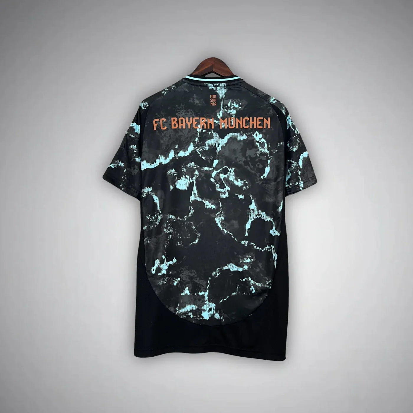 Bayern München 24/25 Premium Away Kit